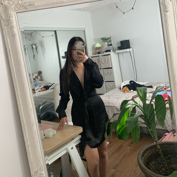 PrettyLittleThing Satin Dress - Picture 3 of 4